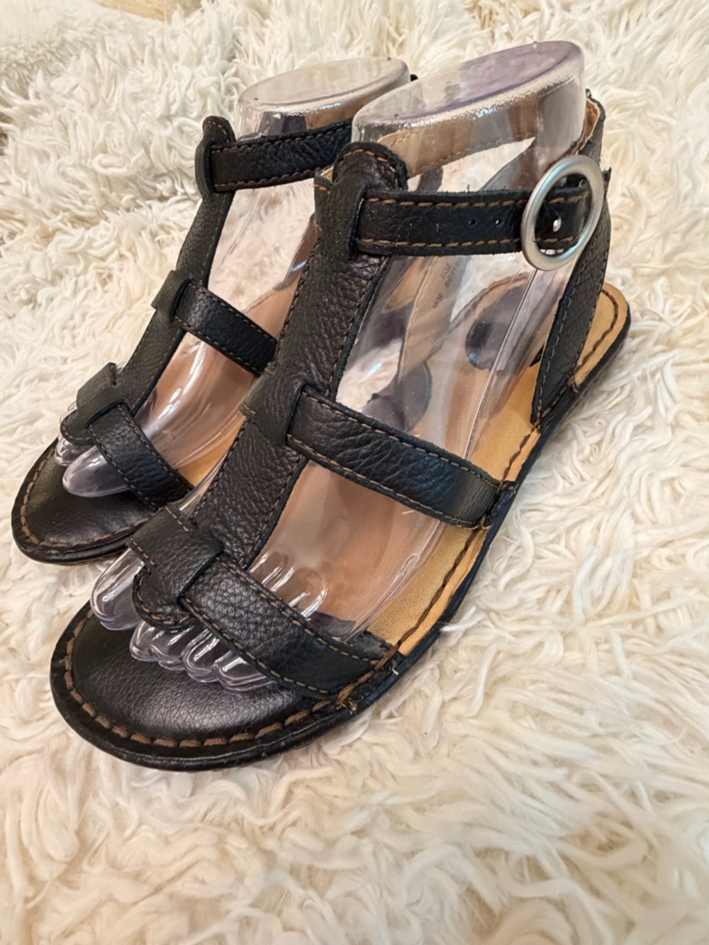 B.O.C. Dark Chocolate Brown Leather T-Strap Sandals size 7
